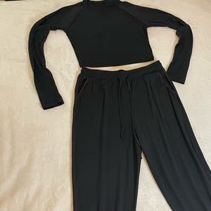 Women’s black crop sweatsuit set